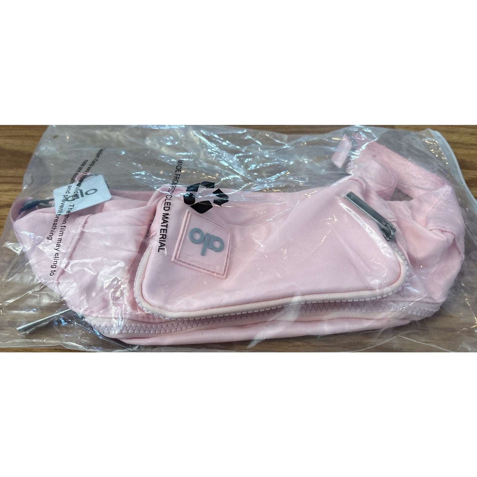 Alo Yoga Explorer Fanny Pack Ballet Pink Adjustable Strap Crossbody Belt Bag