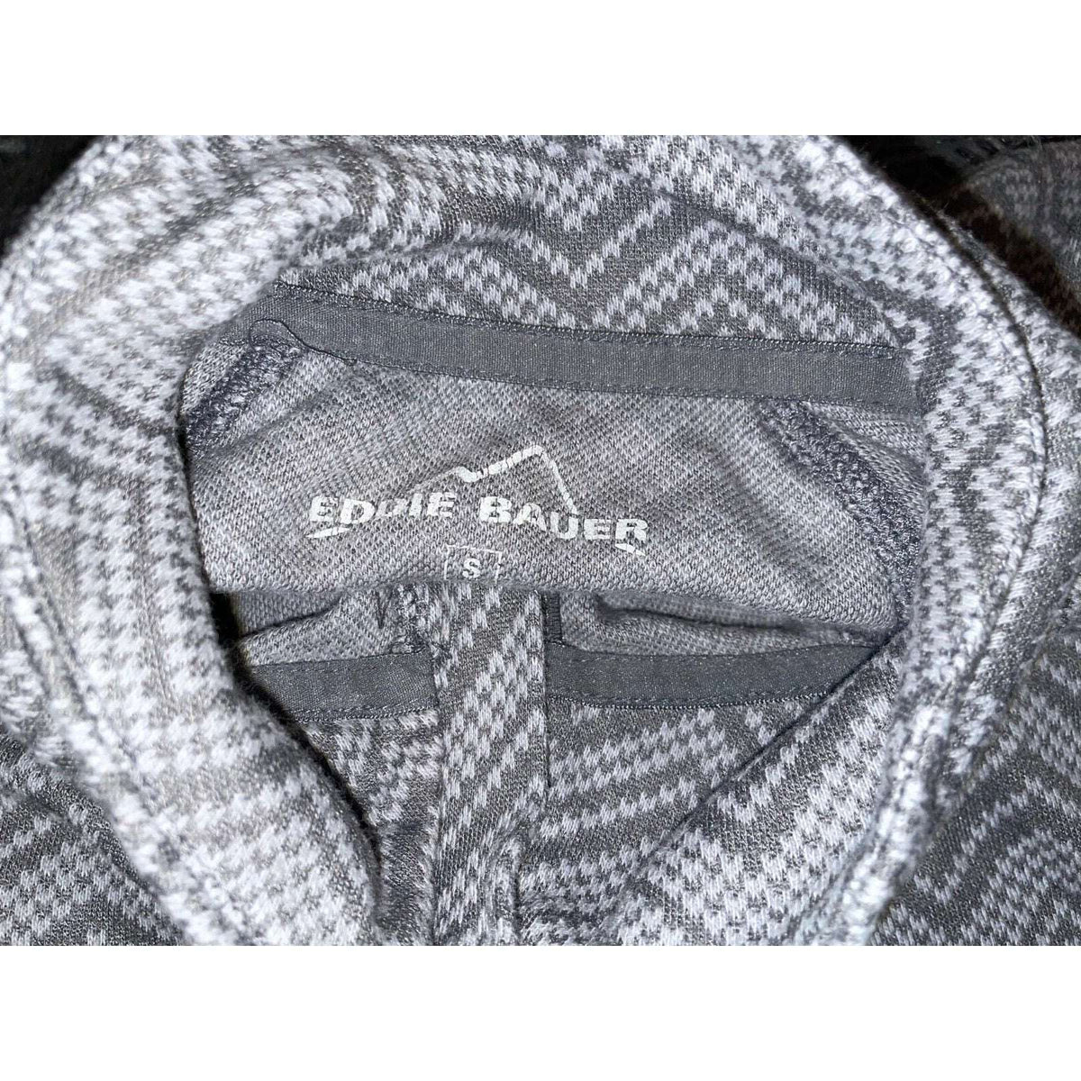 Eddie Bauer 1/2 Zip Gray Chevron Pullover with thumbholes Sz S (Small)