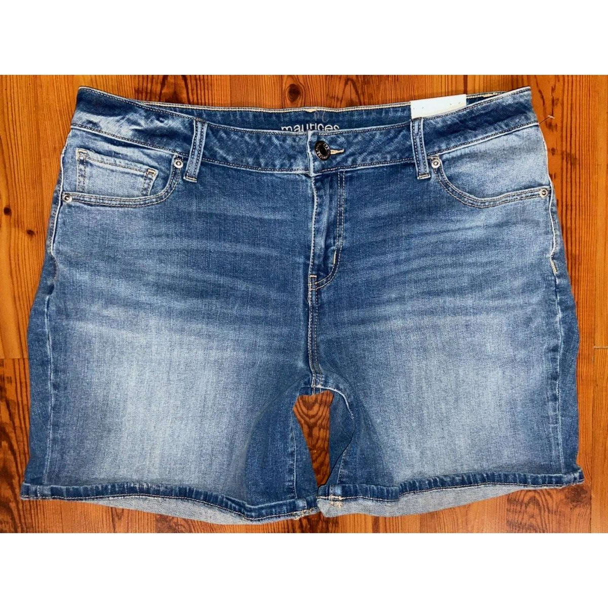 NEW! Maurices Mid Rise 5" Stretch Denim Jean Shorts Sz 16 Womens