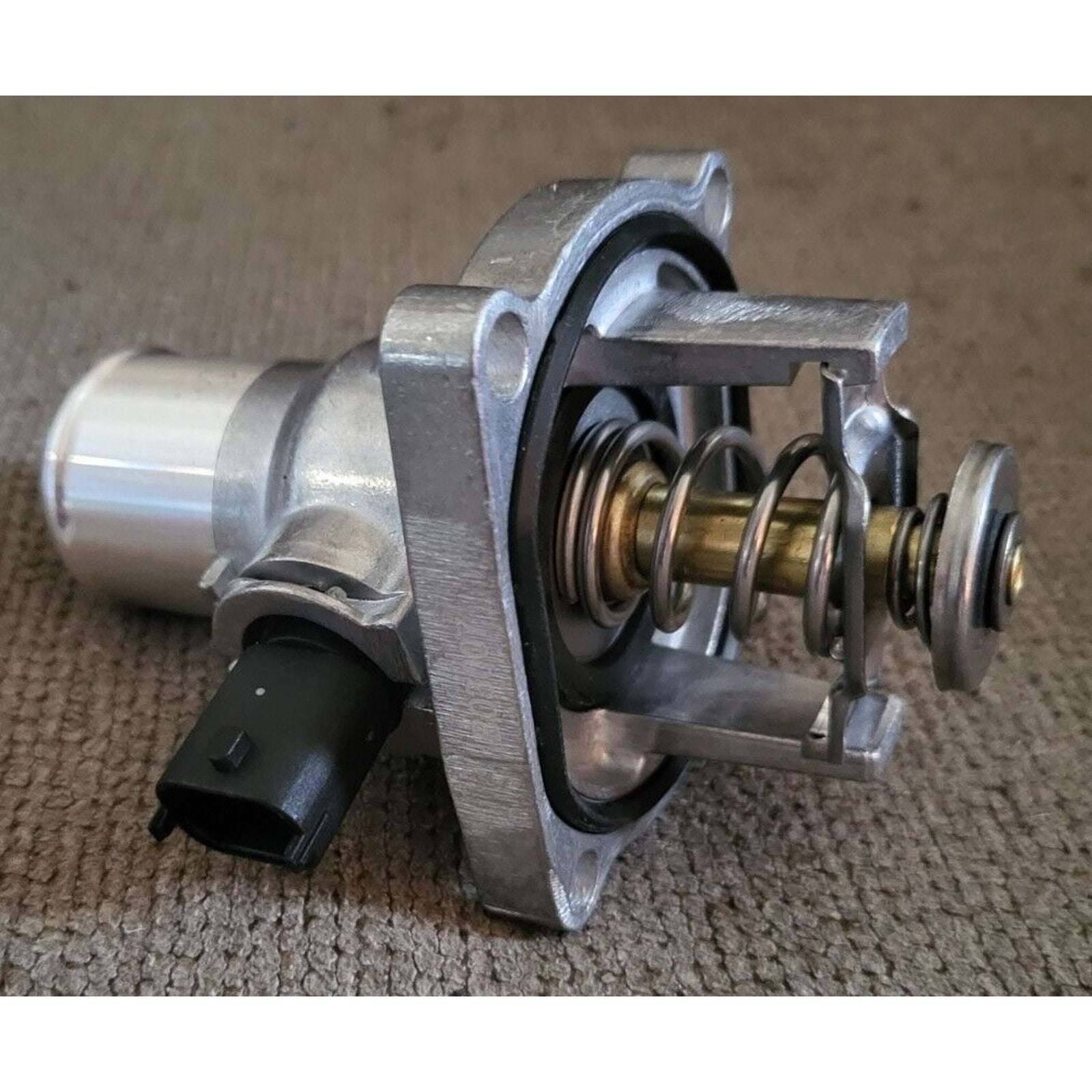 BOXI00500013-1 Thermostat Housing Assembly w/Gasket