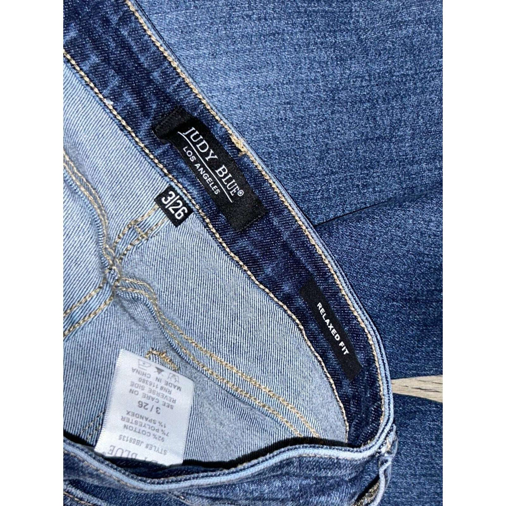 Judy Blue Relaxed Fit Skinny Leg Ripped Distressed Raw Fray Hem Jean Size 3 / 26