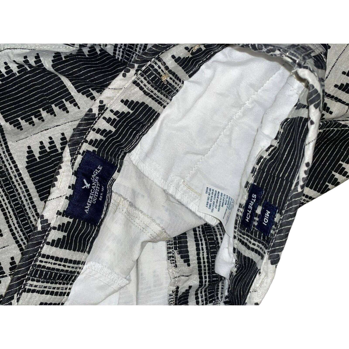 American Eagle Midi Aztec Black, Gray & White Stretch Chino Shorts Size 6