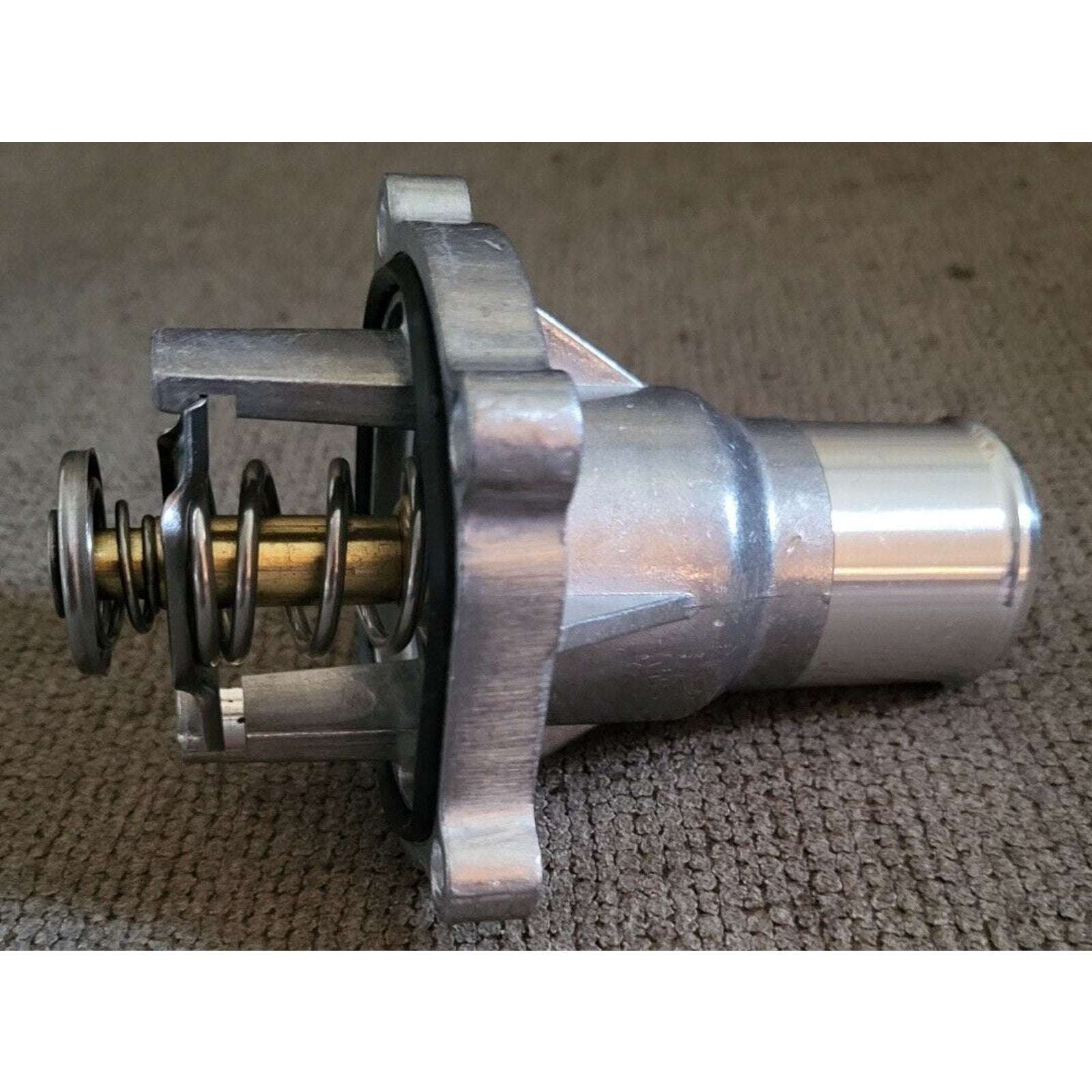 BOXI00500013-1 Thermostat Housing Assembly w/Gasket