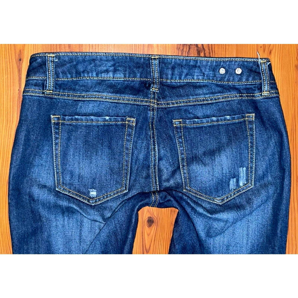 cabi Slim Boyfriend Relaxed Distressed Jeans Size 2 (W 29 x L 31)