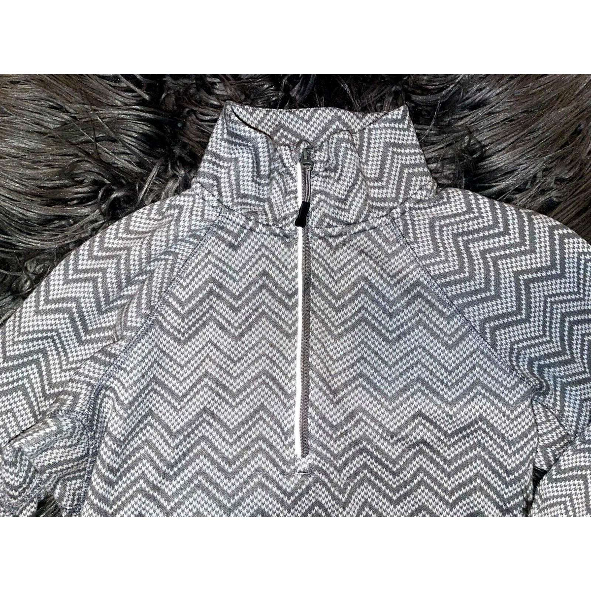 Eddie Bauer 1/2 Zip Gray Chevron Pullover with thumbholes Sz S (Small)